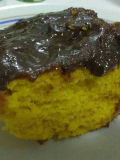 Foto de Bolo de Cenoura coberto com brigadeiro